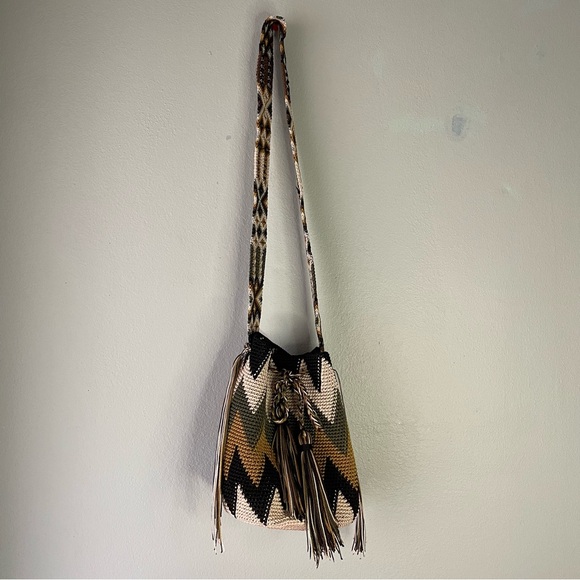 Wayuu | Mochila Woven Drawstring Chevron Earth Tones Crossbody Bag w Tassels - Picture 9 of 9